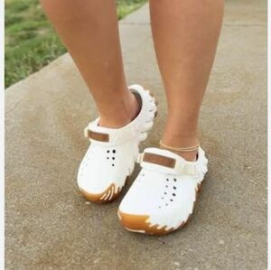 CROCS White and Tan Echo Clogs